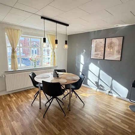 Large Townhouse, Only 500m From Center * Horsens