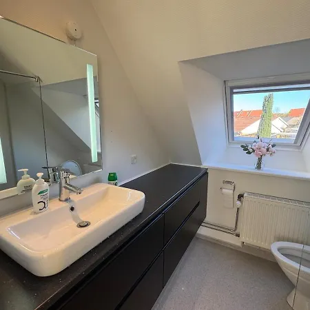 Large Townhouse, Only 500m From Center