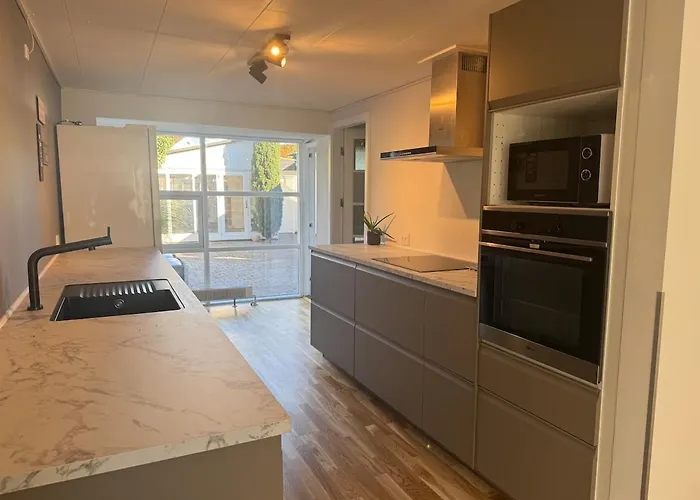 Large Townhouse, Only 500m From Center * Horsens