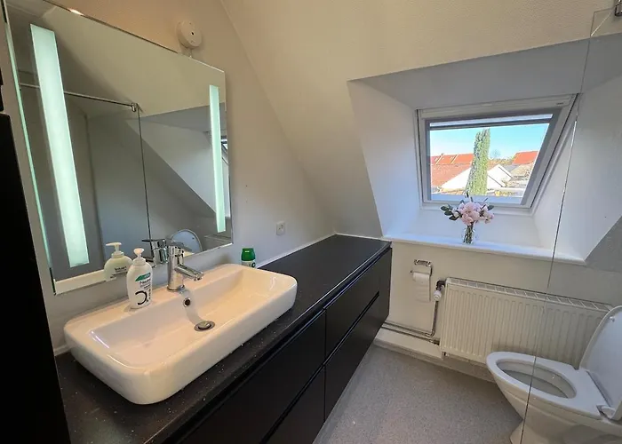 Large Townhouse, Only 500m From Center
